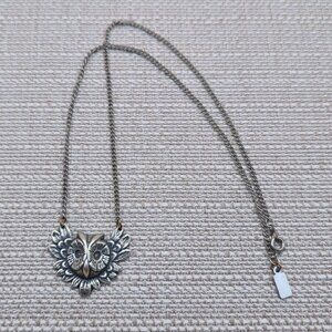 18 Inch Silver Tone Unique Owl Head Pendant Necklace A5187